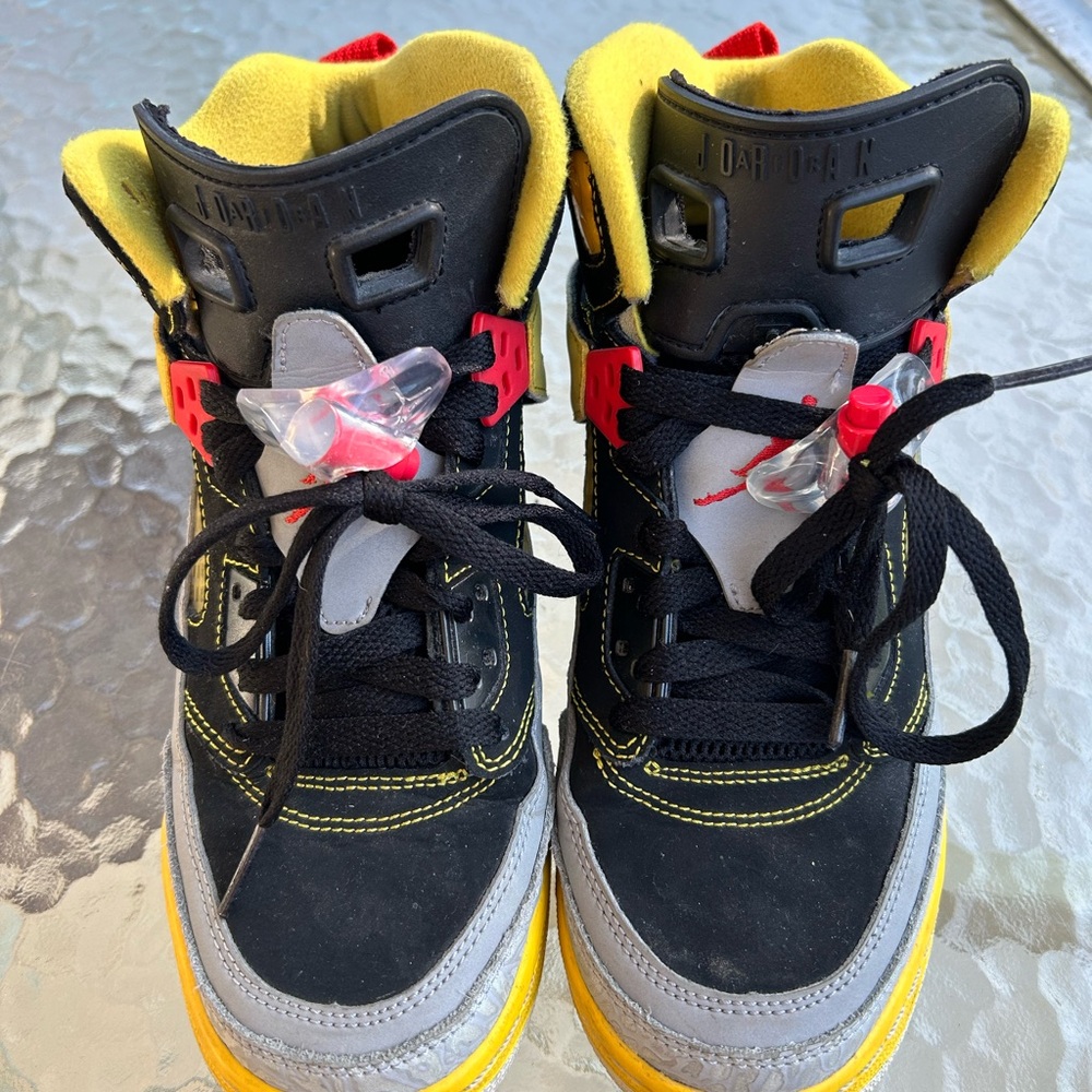 NIKE AIR JORDAN SPIZIKE 3M BLACK-RED-MET SILVER-TOUR YELLOW Youth 6.5 - Women 8